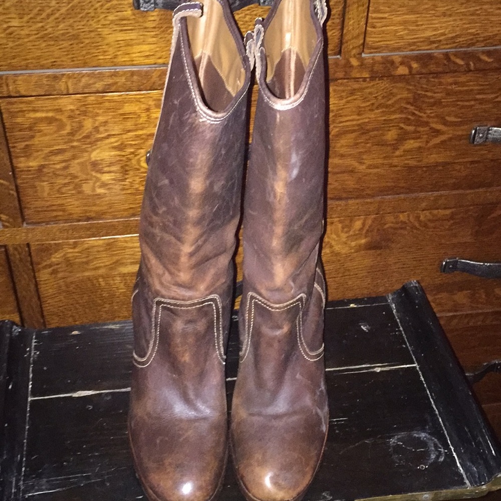 Rare vintage brown distressed leather boots( cowboy style/ w fashion)